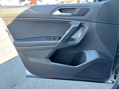 Used 2021 Volkswagen Tiguan SE R-Line image 23