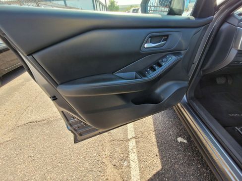 Used 2024 Nissan Rogue SV image 9