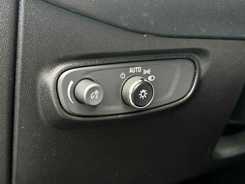 Used 2018 Chevrolet Equinox LS FWD image 25