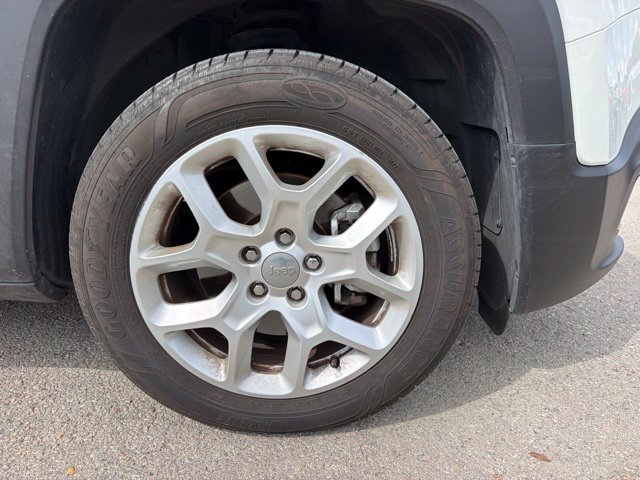 Used 2018 Jeep Renegade Latitude w/ Popular Equipment Group FWD image 7