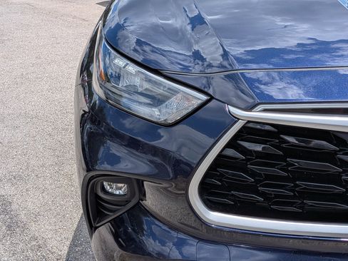 Used 2020 Toyota Highlander XLE AWD/4WD image 9