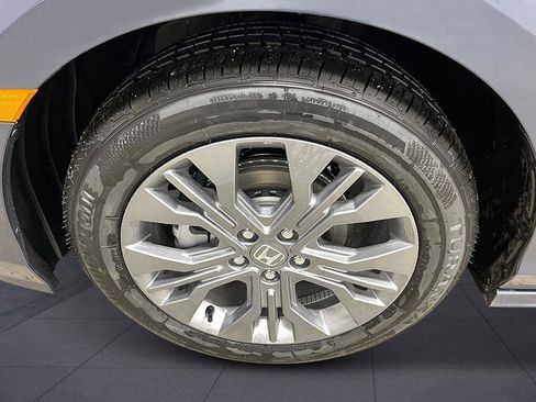 New 2026 Honda Odyssey Touring image 11