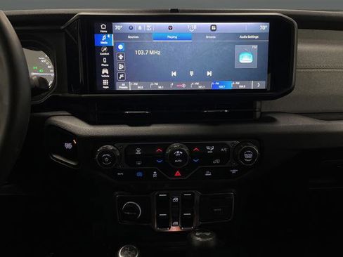 Used 2024 Jeep Wrangler Unlimited image 7