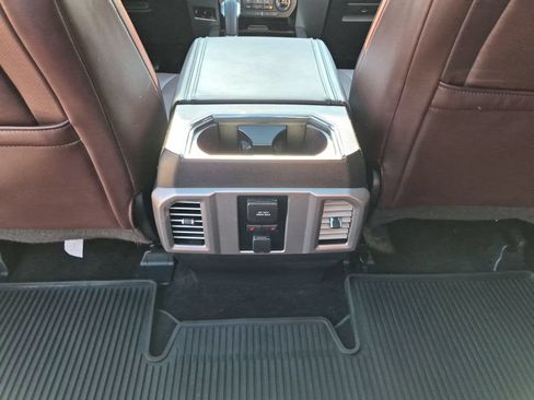 Used 2015 Ford F150 Platinum w/ Equipment Group 701A Luxury AWD/4WD image 34