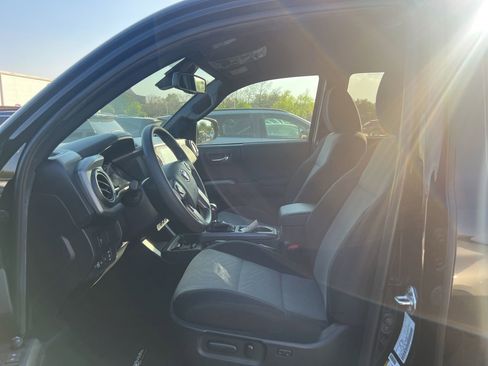 Used 2023 Toyota Tacoma TRD Off-Road image 10