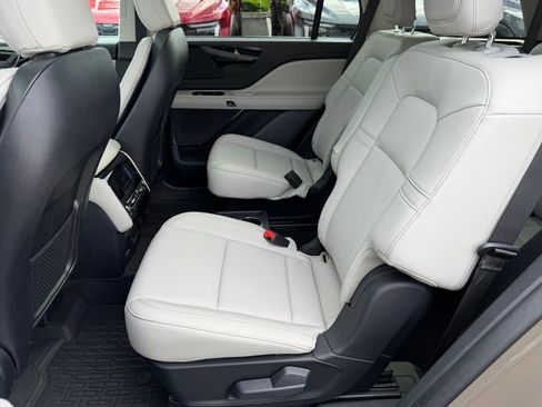 Used 2025 Lincoln Aviator AWD image 28