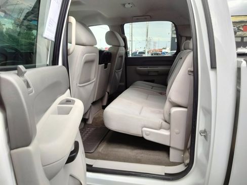 Used 2011 GMC Sierra 3500 SLE w/ SLE Preferred Package image 11