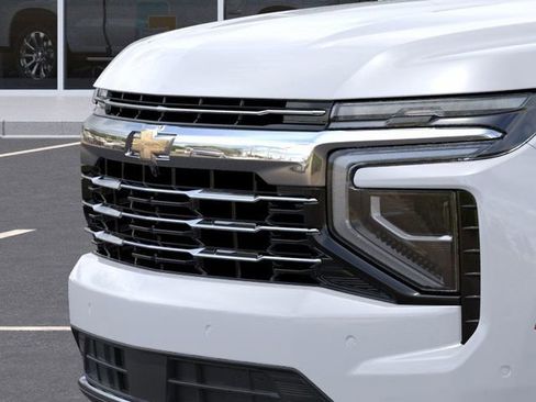 New 2025 Chevrolet Suburban LT image 13