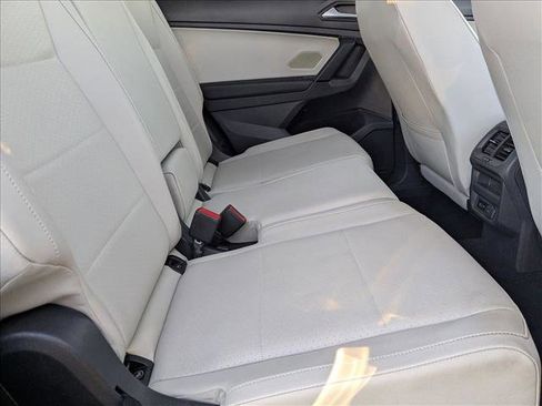 Used 2019 Volkswagen Tiguan SE w/ Panoramic Sunroof Package image 17