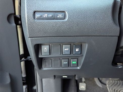 Used 2018 Nissan Rogue SV image 24