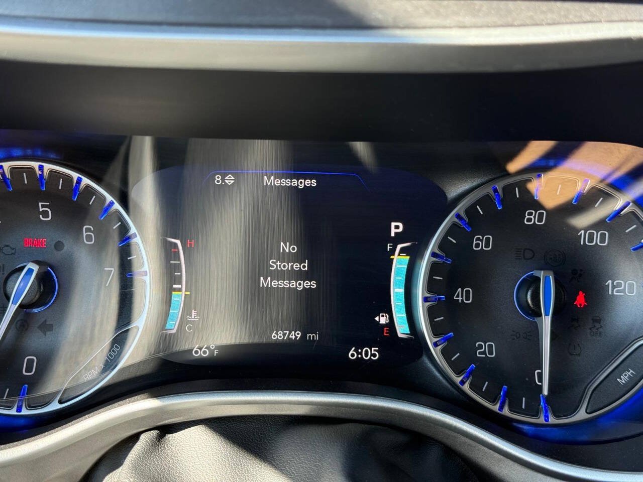 Used 2024 Chrysler Pacifica Touring-L FWD image 16