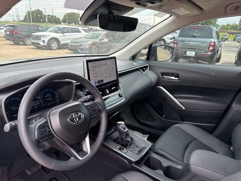 Used 2026 Toyota Corolla Cross XLE FWD image 27