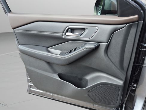 Certified 2021 Nissan Rogue SV w/ Premium Package FWD image 25