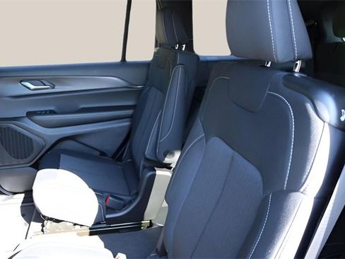 New 2025 Jeep Grand Cherokee L Laredo w/ Luxury Tech Group I image 16