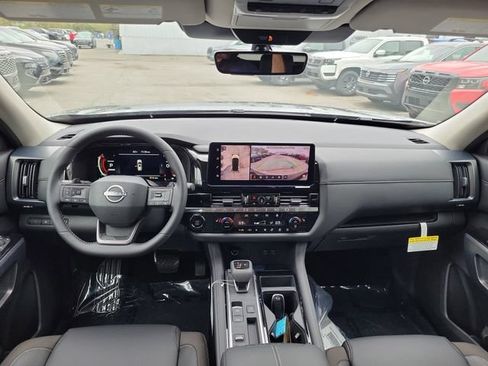 New 2026 Nissan Pathfinder SL FWD image 22