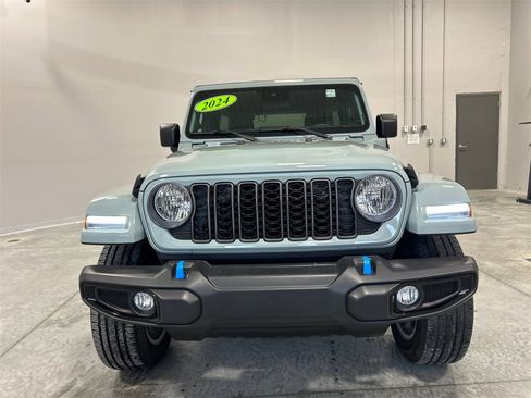 Used 2024 Jeep Wrangler Unlimited w/ Convenience Group image 3