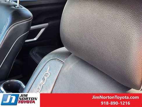 Used 2017 Nissan Titan PRO-4X w/ Pro-4x Convenience Package AWD/4WD image 17