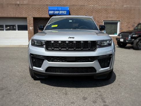 New 2026 Jeep Grand Cherokee L Limited AWD/4WD image 2