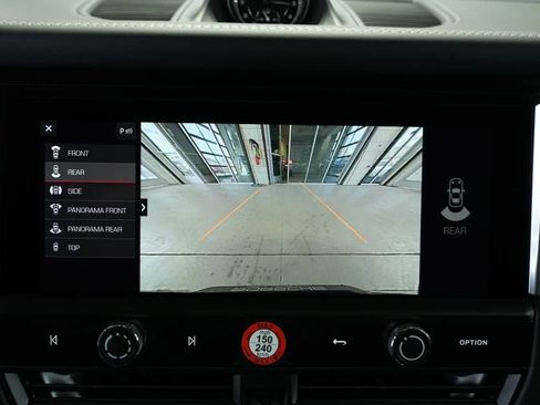 Certified 2025 Porsche Macan AWD/4WD image 20