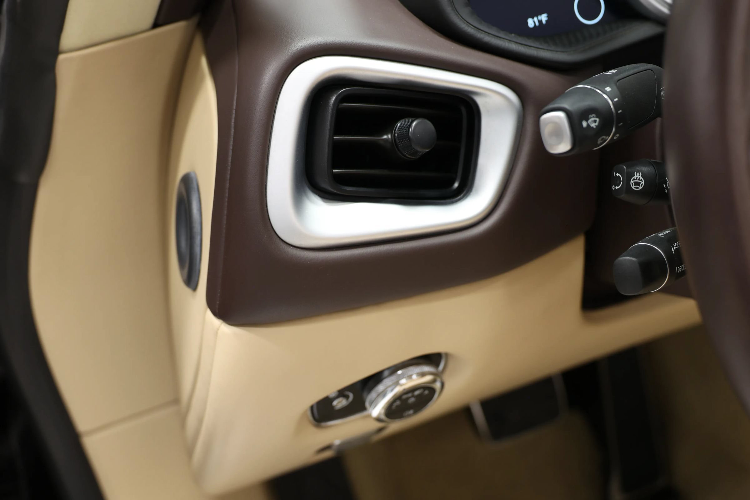 Used 2019 Aston Martin DB11 Volante RWD image 25