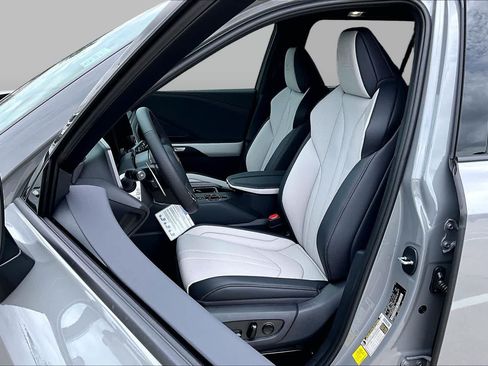 New 2026 Lexus TX 500h AWD image 9