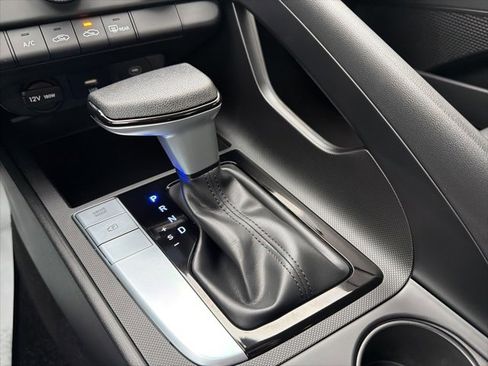 Used 2025 Hyundai Elantra SE image 26