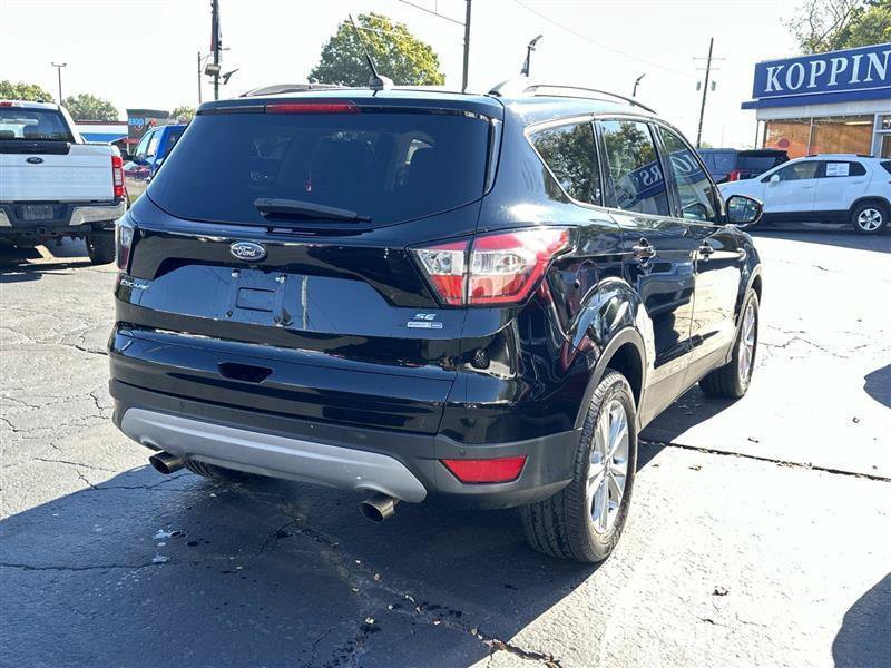 Used 2017 Ford Escape SE w/ Equipment Group 201A AWD/4WD image 2
