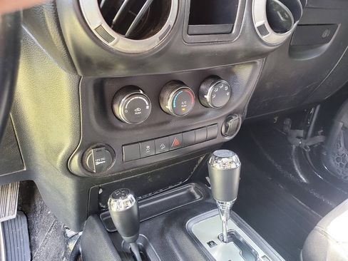 Used 2015 Jeep Wrangler Sport AWD/4WD image 17