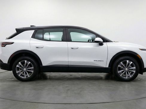 Used 2025 Chevrolet Equinox LT image 11