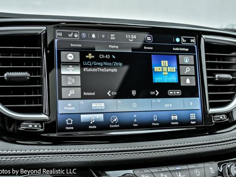 Used 2024 Chrysler Pacifica Limited w/ S Appearance Package image 39