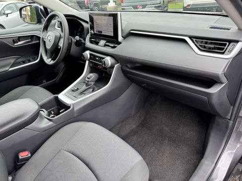 Used 2025 Toyota RAV4 XLE image 37