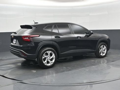 Used 2026 Chevrolet Trax LS w/ LS Convenience Package FWD image 32