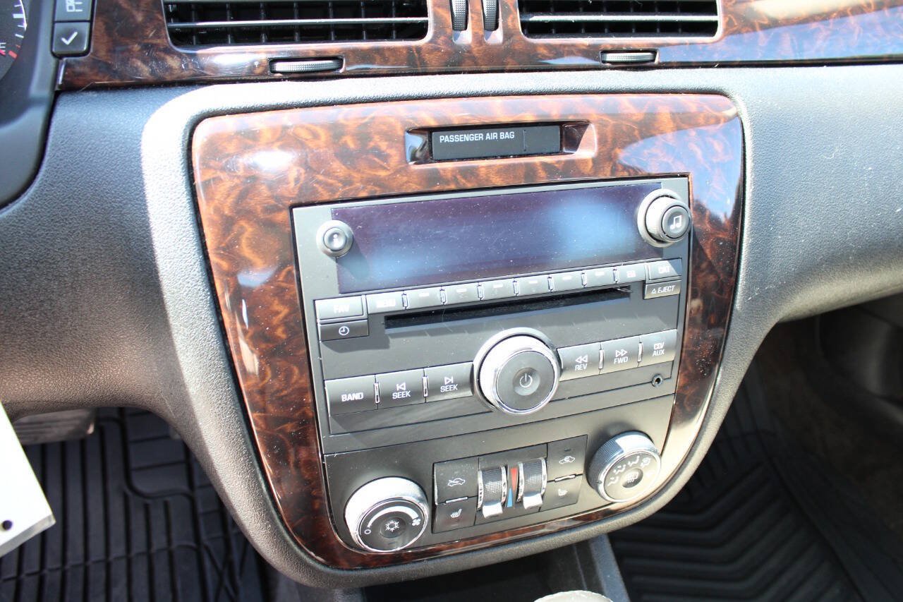 Used 2012 Chevrolet Impala LTZ FWD image 15