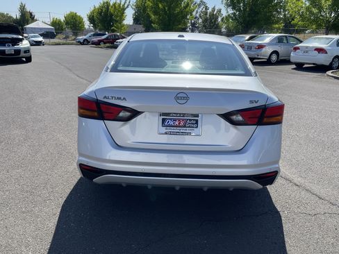 Used 2024 Nissan Altima 2.5 SV FWD image 4