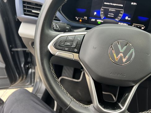 Certified 2022 Volkswagen Taos SE w/ Panoramic Sunroof Package image 18