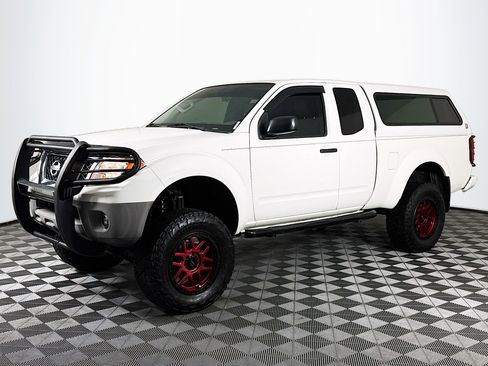 Used 2018 Nissan Frontier S image 4