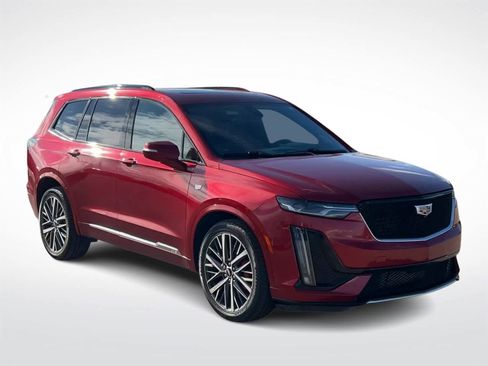 Used 2022 Cadillac XT6 Sport w/ Technology Package image 2