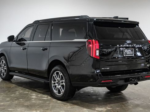 Used 2025 Ford Expedition Max Active AWD/4WD image 12