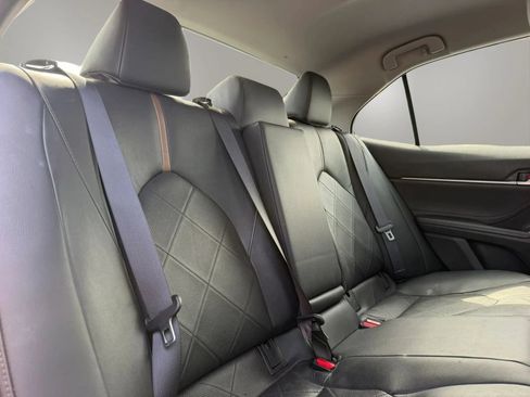 Used 2018 Toyota Camry XLE FWD image 18