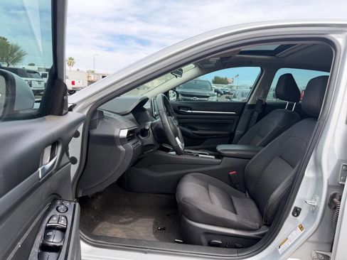 Used 2022 Nissan Altima 2.5 SV w/ SV Premium Package image 18