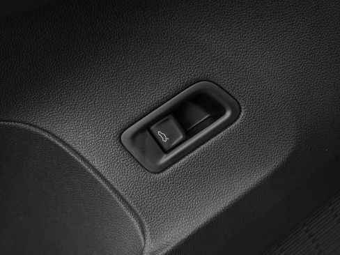 Used 2024 Volkswagen Atlas SE image 31