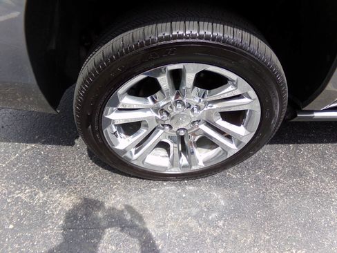 Used 2019 Chevrolet Suburban Premier w/ Premier Plus Edition AWD/4WD image 54