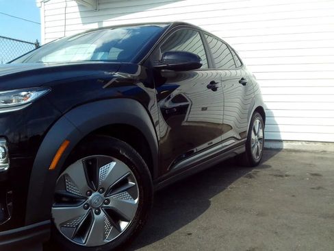Used 2021 Hyundai Kona Ultimate FWD image 2