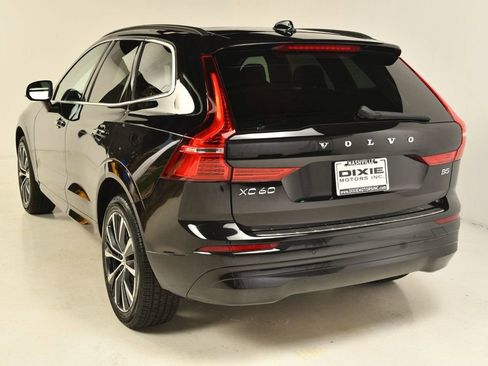 Used 2022 Volvo XC60 B5 Momentum w/ Protection Package Premier image 7