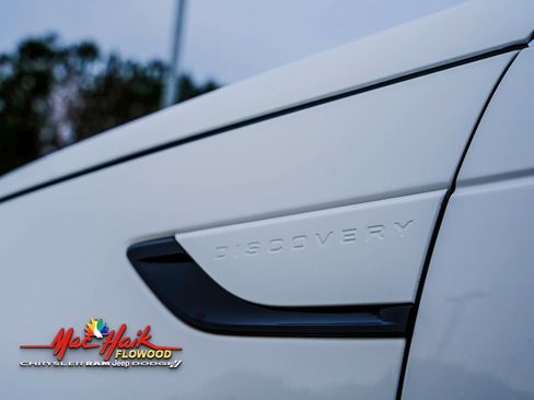 Used 2023 Land Rover Discovery S R-Dynamic image 3