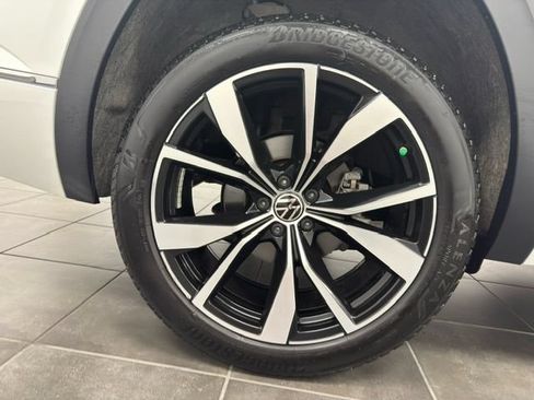 Used 2025 Volkswagen Atlas SEL Premium R-Line AWD/4WD image 31
