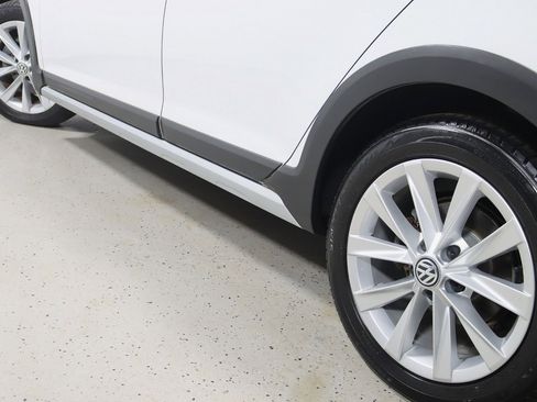 Used 2017 Volkswagen Golf Alltrack SE image 11