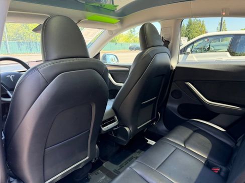 Used 2023 Tesla Model Y Long Range AWD/4WD image 30