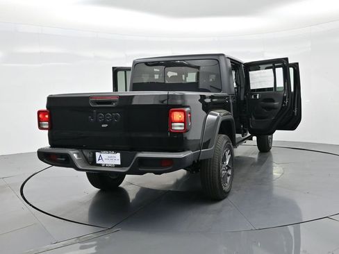 New 2025 Jeep Gladiator Sport image 32
