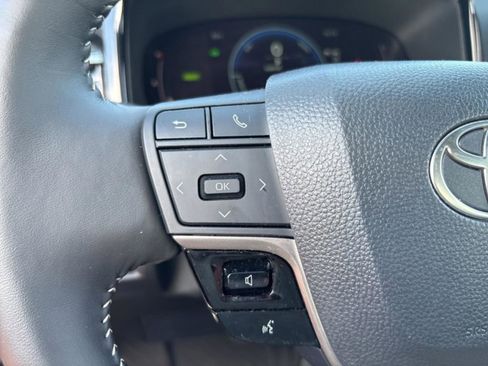 Certified 2025 Toyota Camry SE image 13